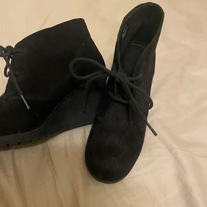 Women’s wedge booties